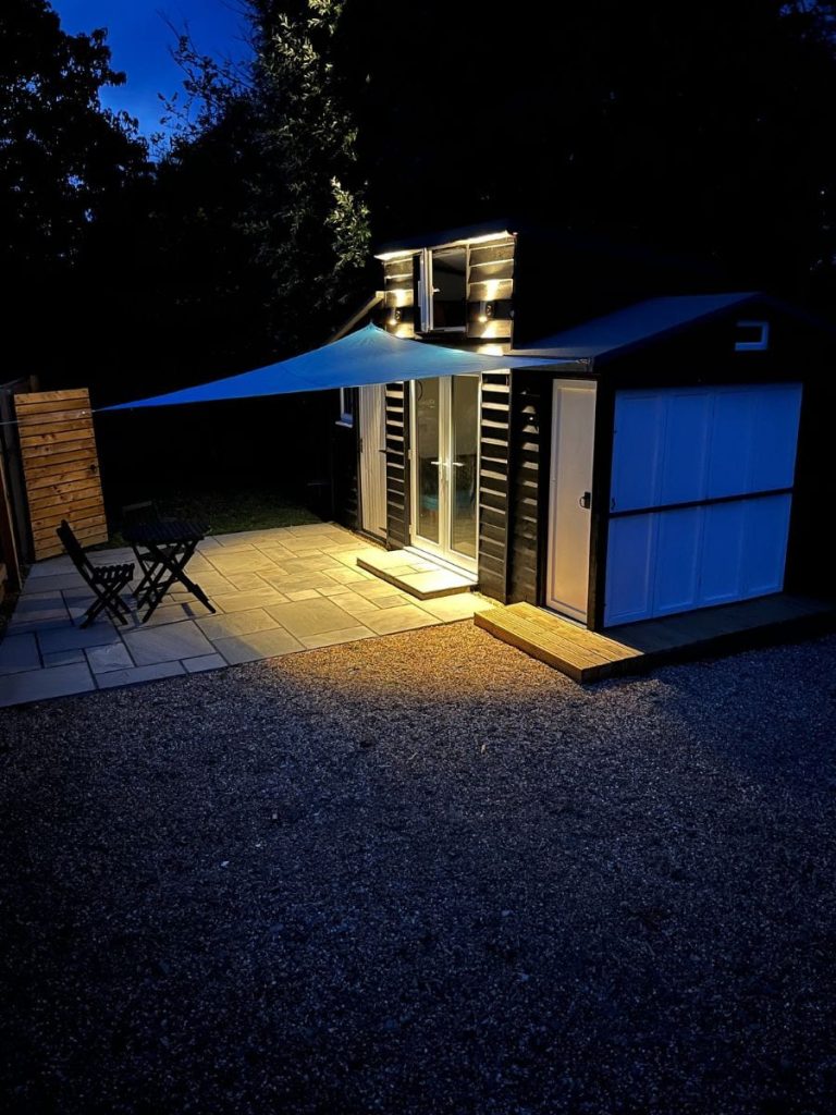 horse and pet friendly tiny home near St Neots 768x1024