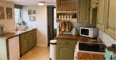 manor cottage kitchen